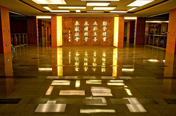 采用格林雅防火板裝修的廈門長庚醫院大廳